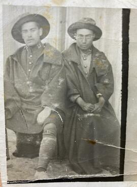 Retrato con uniforme de campaña de los soldados  Esteban Sevillano Calvo y Ricardo Perales